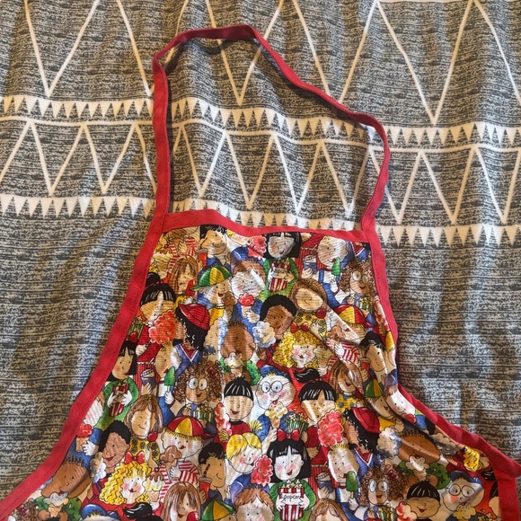Kid’s Apron - Picture 2 of 2
